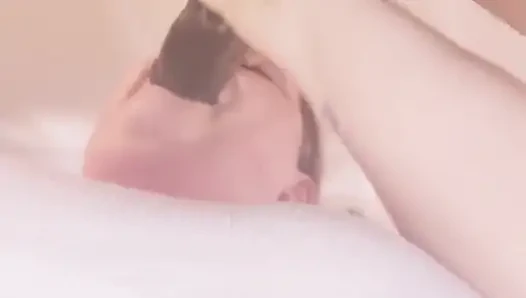 Cewek semok amatir nyepong kontol sampai dicrot sperma