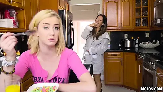 Поделись моим бойфрендом - Haley Reed и сводная сестра Eva Lovia делят мясистый член