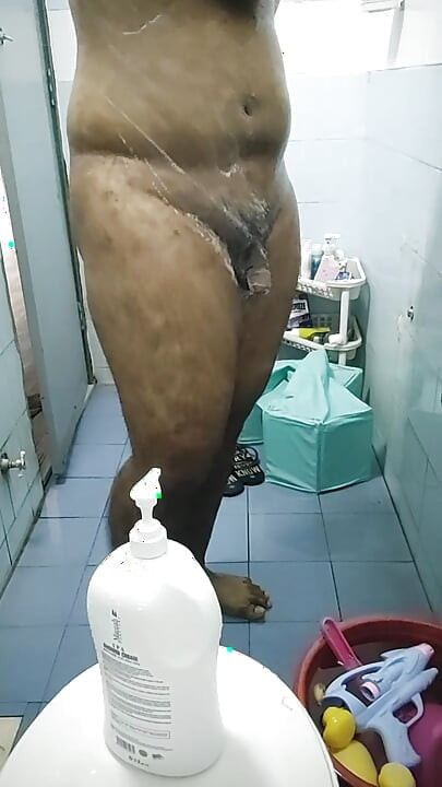 硬屌在洗澡時感覺淫蕩