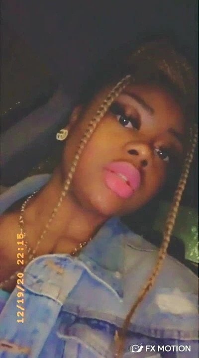 Bright-eye wit dem pink juicy lips