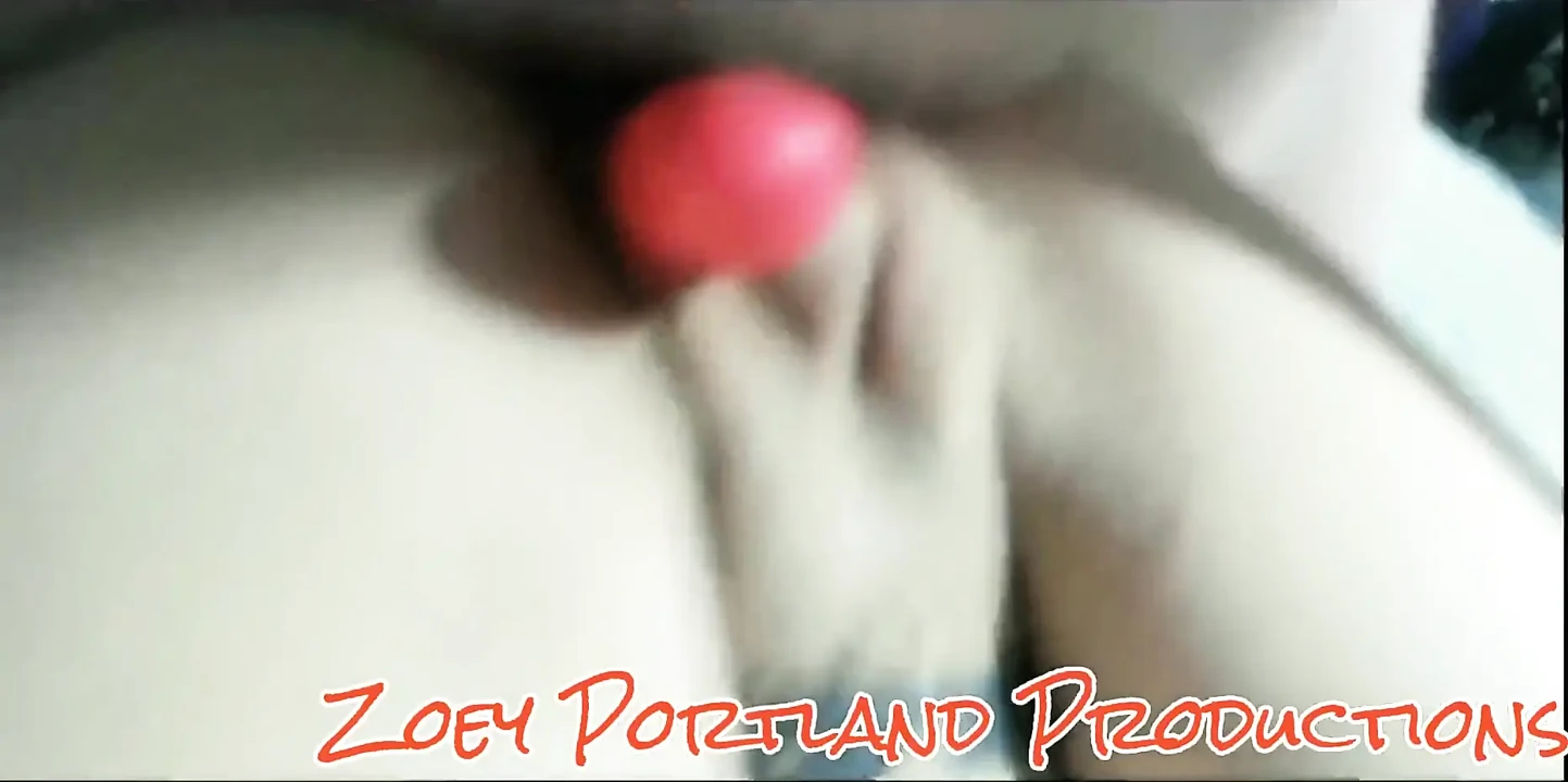 Zoey Portland Proving She Is Not a Hot Lesbian MILF but a Hot Bisexual Stepmom Next Door!! She Has a Crush on Comatozze Cums Har