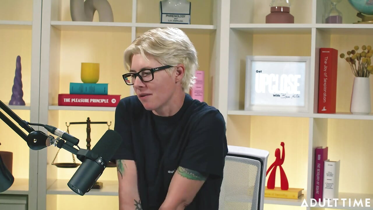 Khloe Kingsley memancut mani pada kamera & bendera merah | Podcast Masa Dewasa