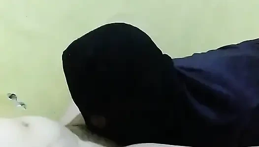 Licking  milf's pussy when the house is quiet