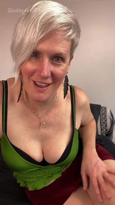 La mamá de un amigo me da una instrucción de paja para volver a él - caliente milf joi | Clip 2