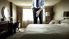 Masturbando-se no quarto de hotel antes do seminário (fantasia) - vídeo sujo do papai
