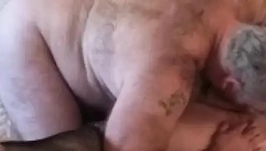 Tante semok kulit putih lagi asik nyepong dan ngentot kontol cowboy