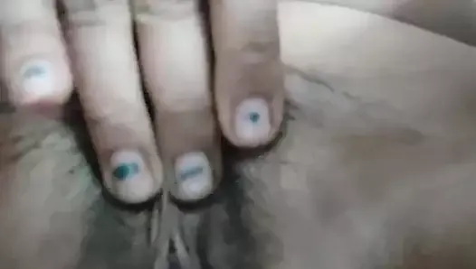 Индийская девушка дези трахает себя пальцами в мокрую киску, красные вирусные трусики, селфи, что до вызова вирусное видео