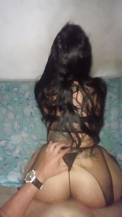 Moja žena obuče odelo da me jaše svojim ogromnim i prelepim latino dupetom