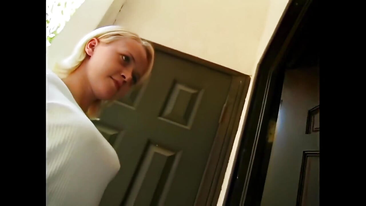 Gorąca młoda Anastasia Blue dostaje mocno w tyłek