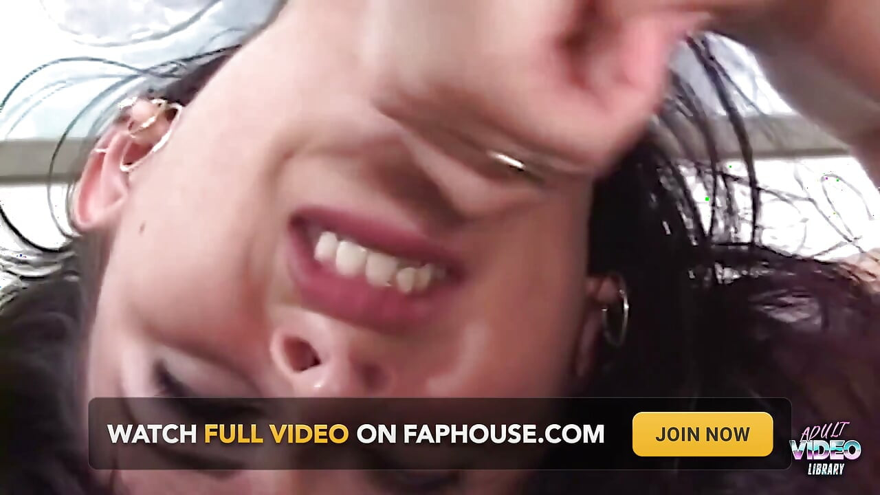 When She Stunned His Eyes with Her Big Ass She Moved to Give a Blowjob