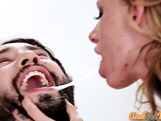 Busty bertato sayang masuk tenggorokan saat anal dibor