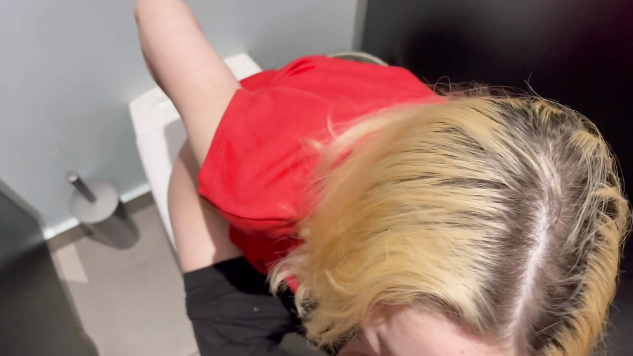 Risky sex in a public men's toilet with a cute blonde girl. She squirted all over the floor and we almost got caught.