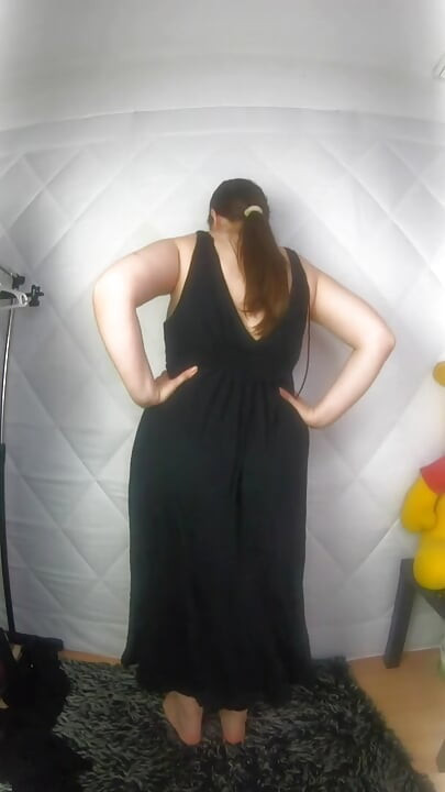 Tentando vestidos sem censura