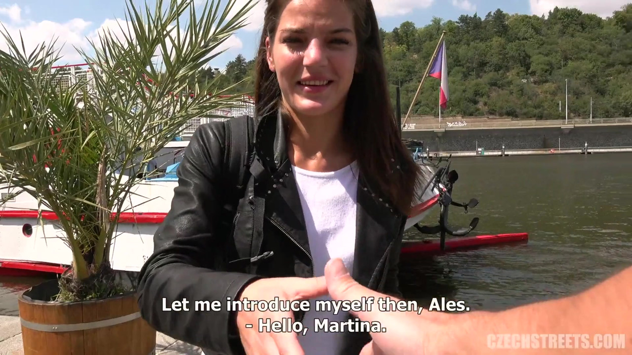 チェコの街 - 史上最もシャイな女の子