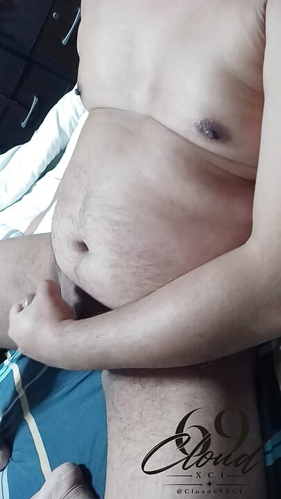 ASIAN CHUB JERKING OFF WITH A HUGE LOAD