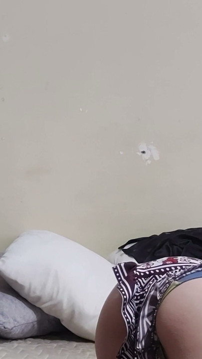 Estiramientos corporales en la cama | Clip 2