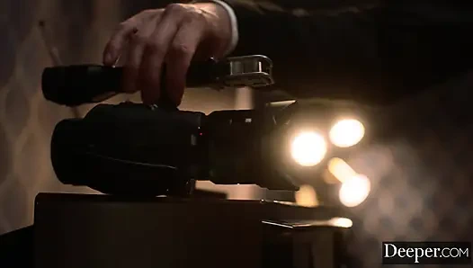 Глубже. Блондинка в маске Summer Kline подчиняет контроль анонимной домице