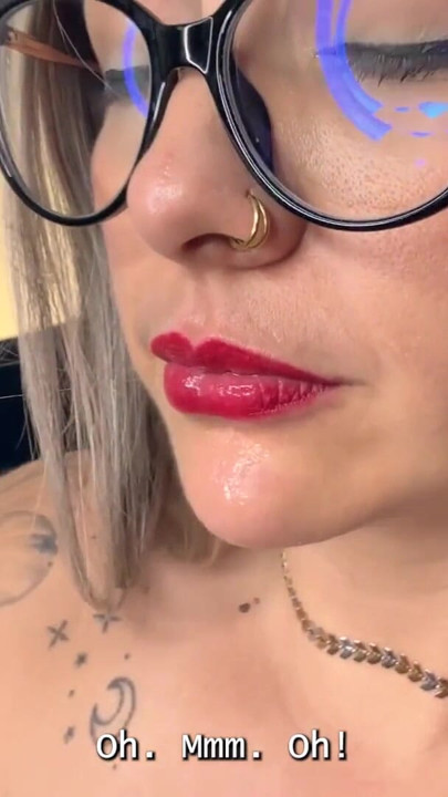 Gagica cu țâțe mari face instrucțiuni de masturbare în spaniolă cu subtitrări în pov | Clip 2