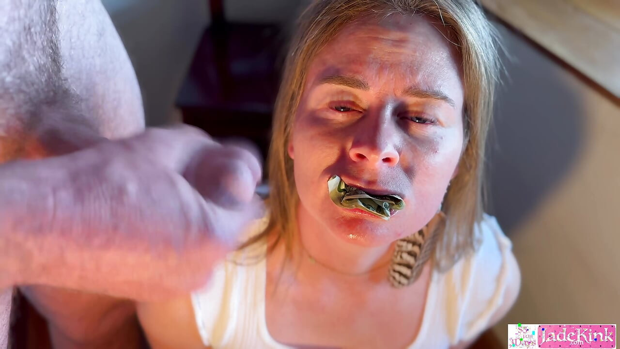 ตั๋วเงิน 20 ดอลลาร์ยัดในหีสาวร่านสุดฮอตและยิงน้ําเงี่ยนใส่หน้า