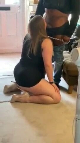 विनम्र Pawg पत्नी को दोपहर के भोजन के लिए उसकी बीबीसी की आवश्यकता थी। कस्टम क्लिप
