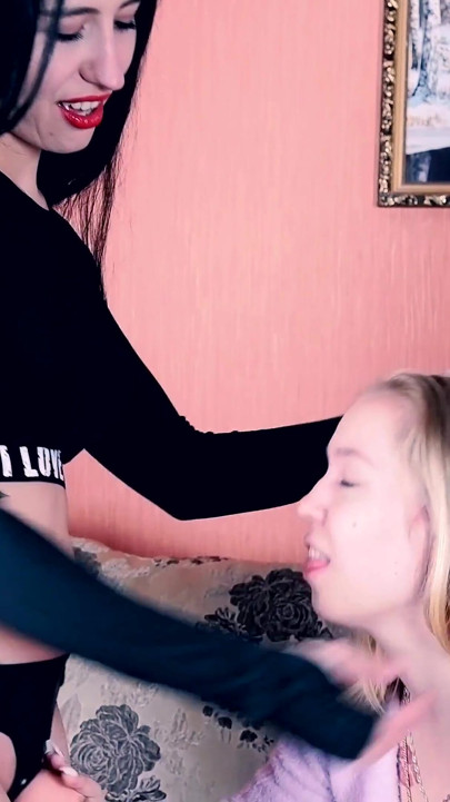 Tattoed brunette fucks her blonde teen friend