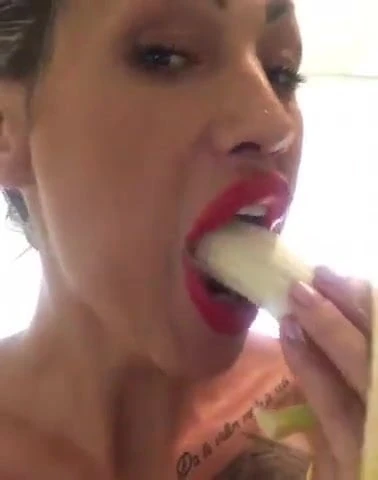 Luda je k'o struja BLOWJOB fruit's very SMALL BANANA