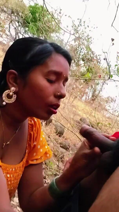 Desi bhabhi beautiful boobs - Aaj mere ko lekar me jangle me aa gaya bathroom ke bahane sex - Desi village dehati bhabhi hot blowjob. | Clip 2