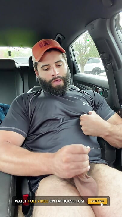 Muscle Cub in the Car