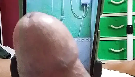 Karıma beni dün gönderdiği videoyu izlerken zevk aldım