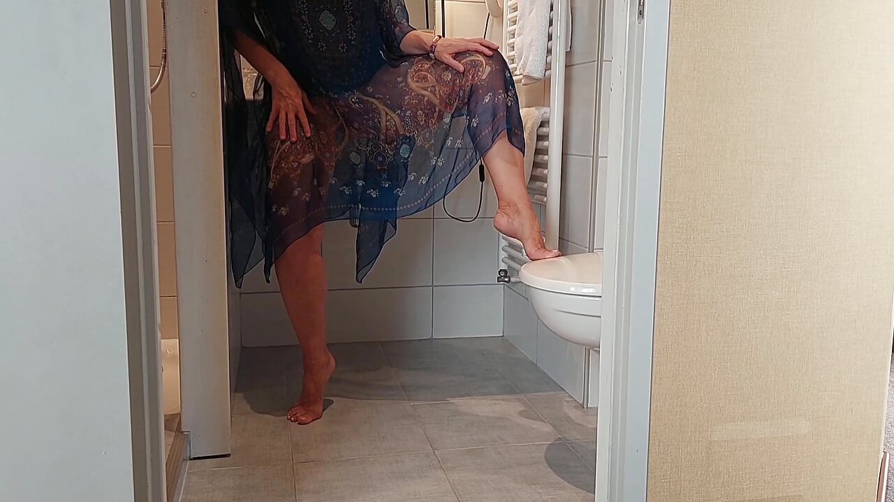 햇빛 아래에서 셀레나의 섹스 게임의 일부