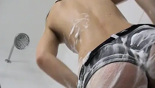 Michaela Intimacy'de... Sarı Bikini