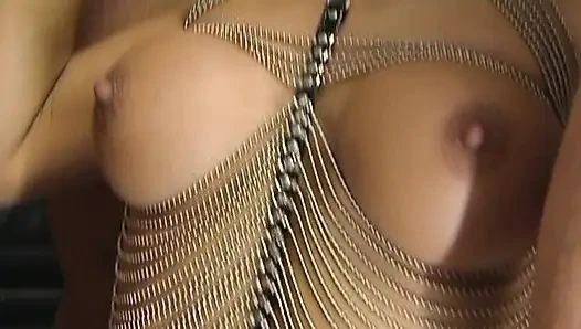 Blonde schätzchen tief in den hals und reiten schwänze in perverser hitze