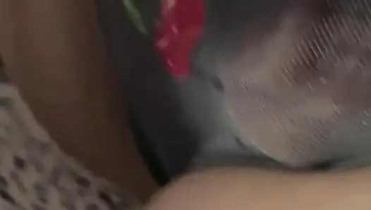 Azgın yabancı paketlenmiş trende büyük şişkinliğiyle masum banliyösüne dokunuyor