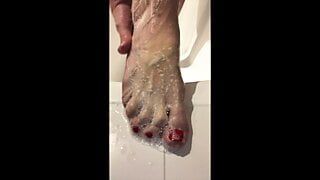 Sexy feet cleaning