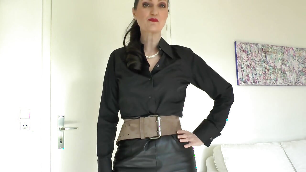 Cinturones anchos y apretados parte 78 Lady Victoria Valente