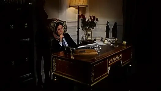 Kıllı çalılı sarışın Alman orta yaşlı seksi kadın kalın yarağa biniyor