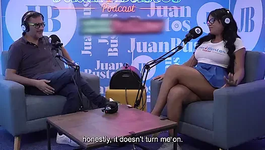Riesentitten-latina Rosxanagutierrez Von der Fickmaschine auf Juan Bustos Podcast penetriert