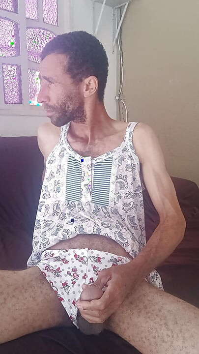 Boşalana kadar oturma odasında mastürbasyon yapıyorum