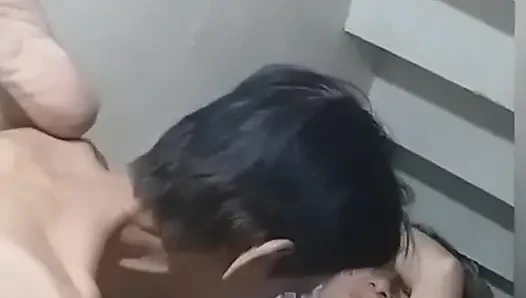 Amcığını daha fazla yemem için benden bir iyilik istiyor