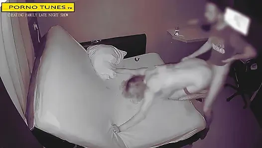 Aldatan evli kadın gece geç saatlerde genç komşusu tarafından dölılıyor
