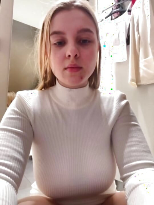 Nude ass jucielussie in the locker room