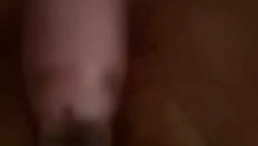 Schob einen dildo in meine fette enge muschi