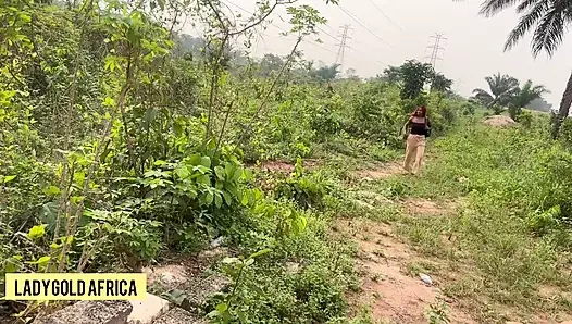 Красивая Потерянная Принцесса В Новом Районе, Но Найти Обе Помощи