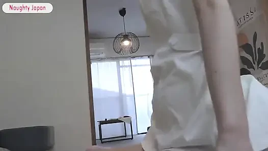 Godaan di luar ruangan, adegan balkon dengan wanita yang sudah menikah yang mencolok, getaran yang berisiko seperti orang yang lewat mungkin menyadarinya