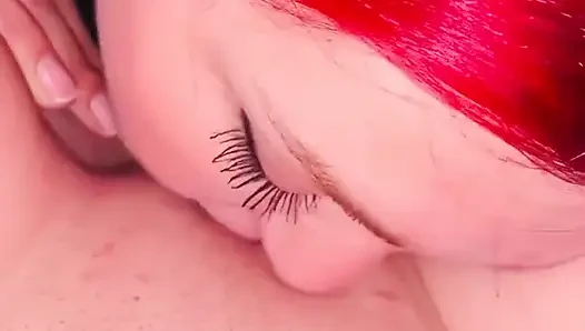 Лесбиянка лижет Pinkpussy