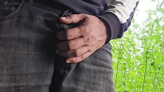 Büyük yarağımı isteyen varsa o zaman bana numaralarını verebilirler ve yaşlı adamların götünü sikmeyi seviyorum, yaşlı adamların götünü seviyorum