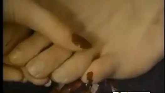 Kadın egemenliği kölesini sert sikmeden önce makyaj yapıyor