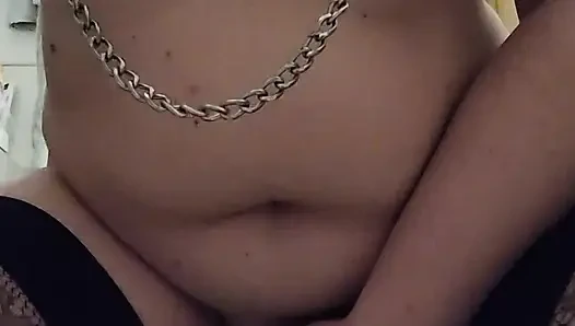 Intensive dildo-reitsession mit einem zauberstab, endet mit einem orgasmus