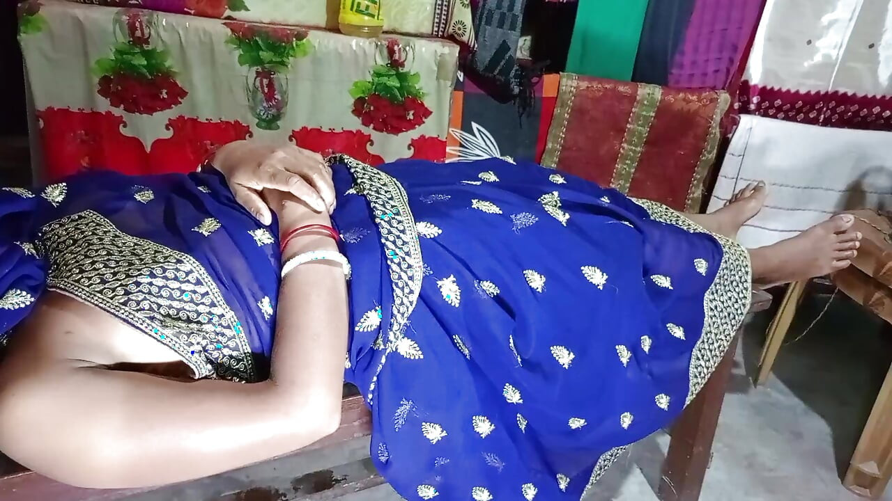 Aaj mera sexy aunty ko naya Sari pahnakar choda