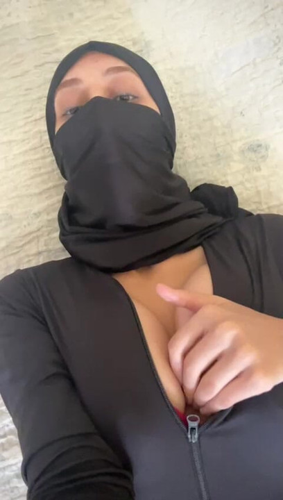 मेरे मुस्लिम स्तन तुम्हारे लिए उछलते हैं